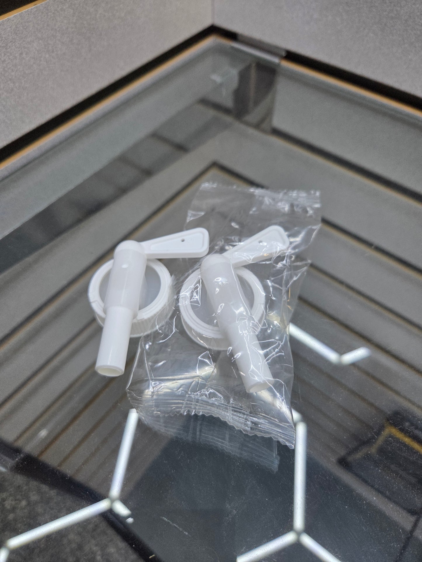 3/8" spigot for 1 gallon containers